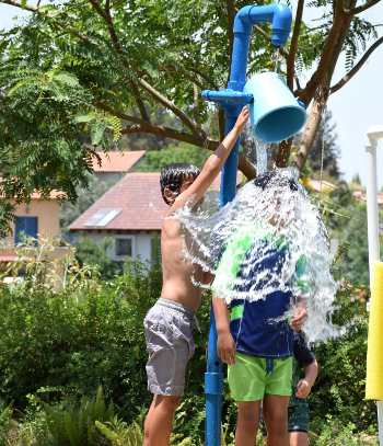 משחקי מים במשק הלברכט קיץ 19